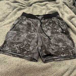 Lululemon Mens Small, 7”
